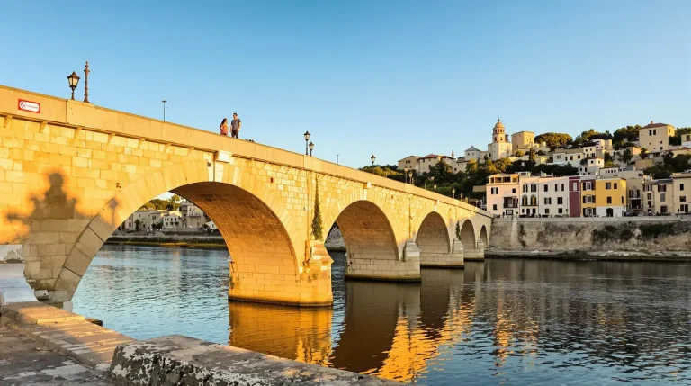 Moins connue qu’Avignon, plus préservée qu’Orange : cette ville vauclusienne séduit les amateurs d’authenticité