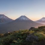 découvrez les volcans emblématiques du japon à travers trois lettres clés, essentielles pour mieux comprendre leur histoire et leur activité.