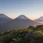 découvrez les volcans emblématiques du japon à travers trois lettres clés, essentielles pour mieux comprendre leur histoire et leur activité.