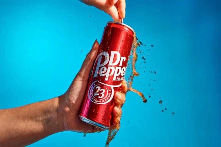 Dr Pepper et les sodas américains. Une marque de soda à part dans le monde des boissons gazeuses Dr Pepper et les sodas américains. Une marque de soda à part dans le monde des boissons gazeuses